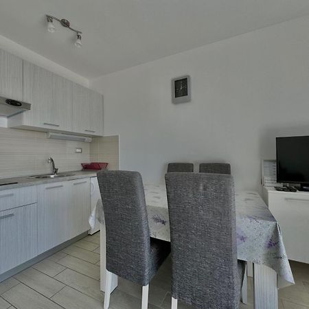 Cozy Apartment Rosmarin With A Sea View Veglia Exterior foto