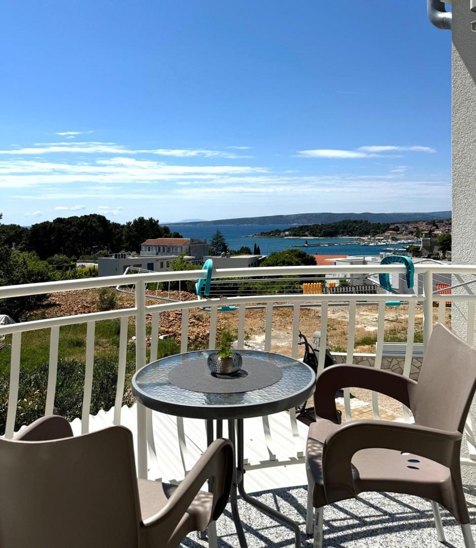 Cozy Apartment Rosmarin With A Sea View Veglia Exterior foto