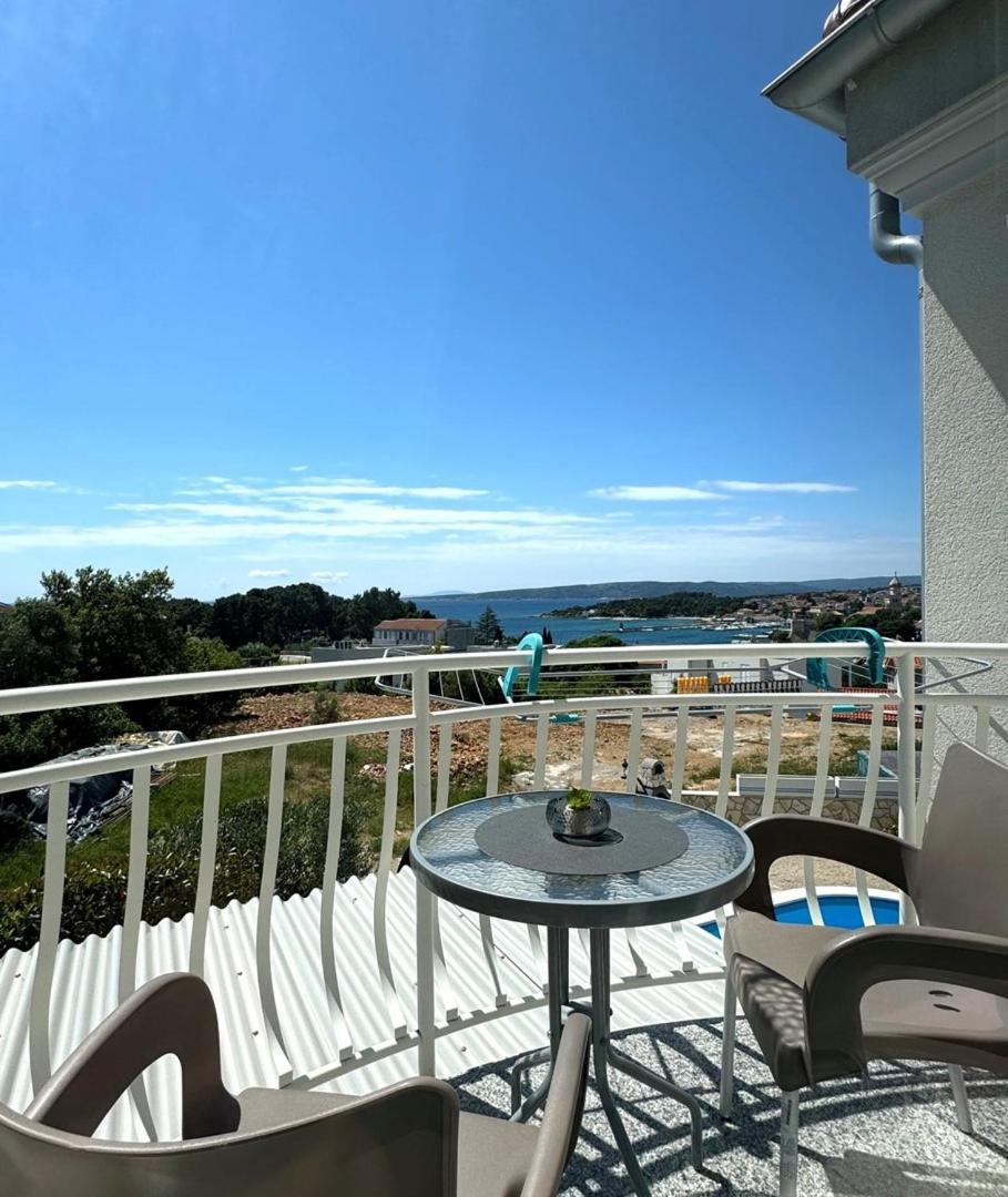 Cozy Apartment Rosmarin With A Sea View Veglia Exterior foto